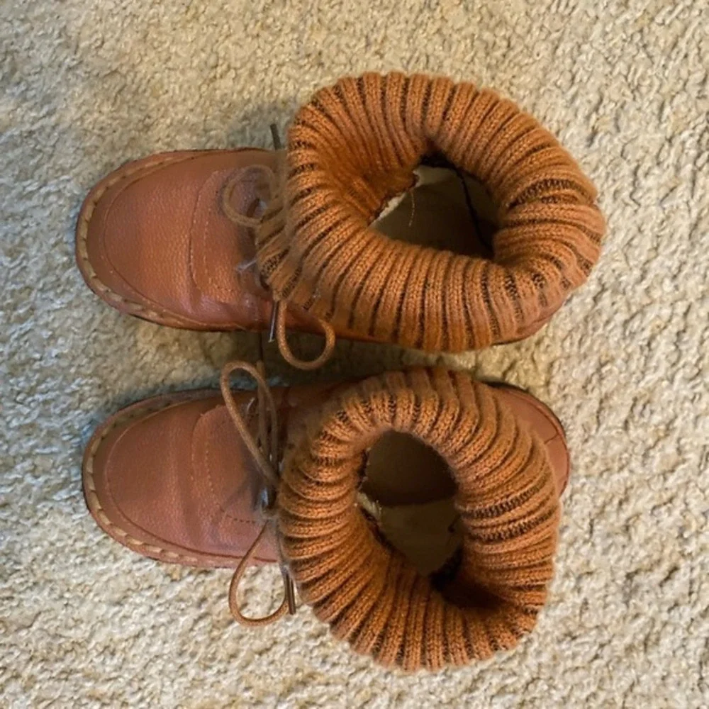 Tan Faux Leather Lace Up Ankle Boots with Ribbed Knit‎ Sock Cuff size 5 Lining